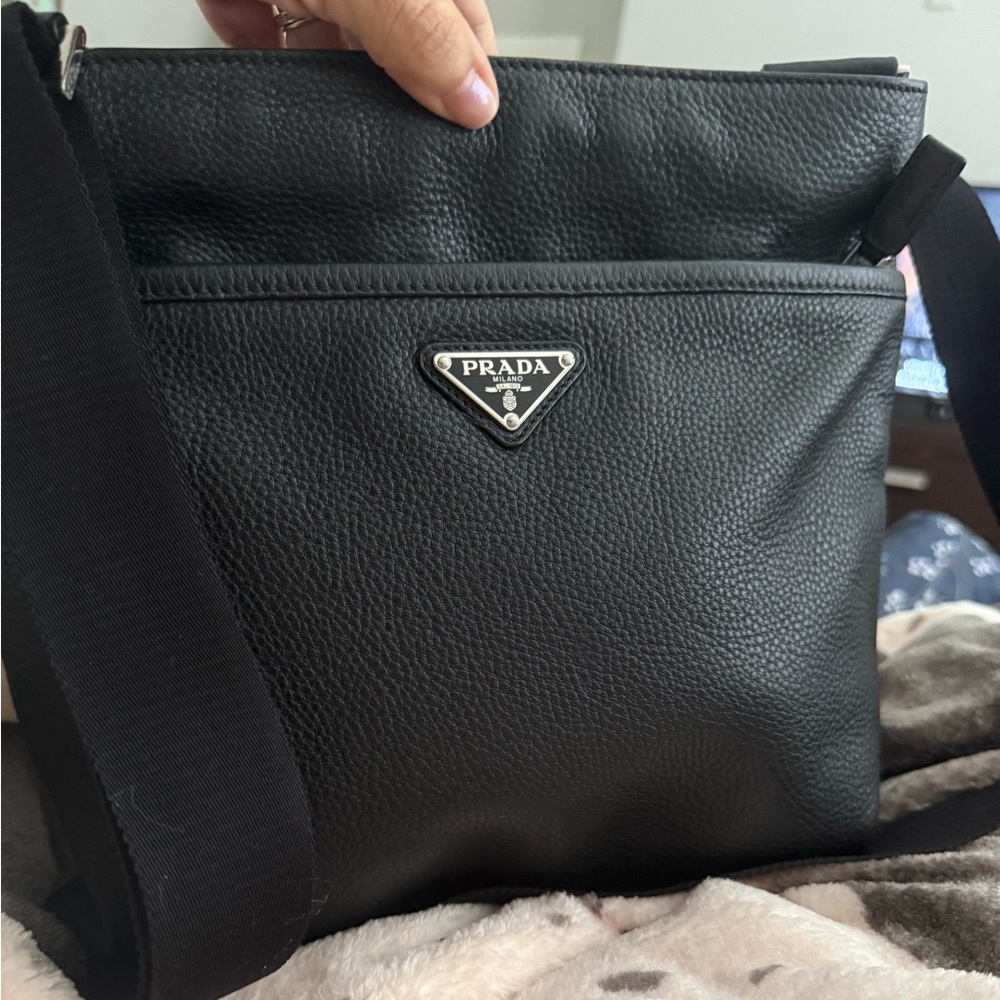 Authentic Prada Black Calf Leather Crossbody Messenger Shoulder Bag 👜🛍️💃